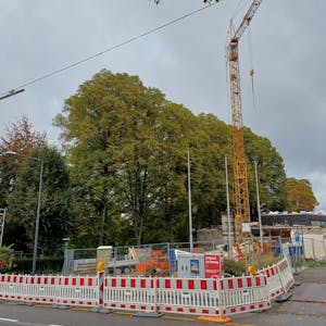 Blick im Oktober 2023 auf die Baustelle des Hauses der Kunst in Burscheid neben dem Rathaus