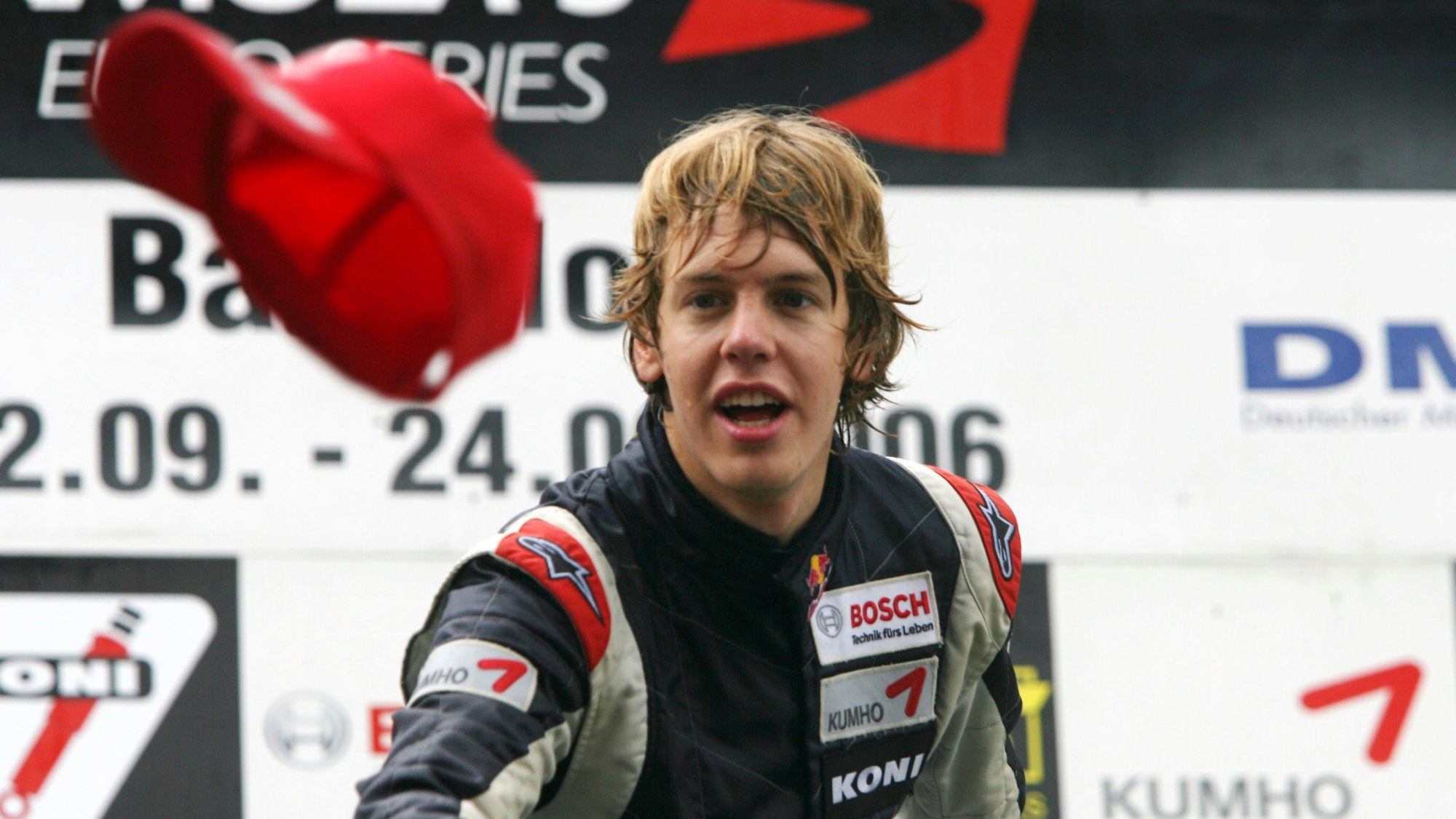 Sebastian Vettel feiert in jungen Jahren einen Renn-Sieg in der Formel 3 mit Red Bull.