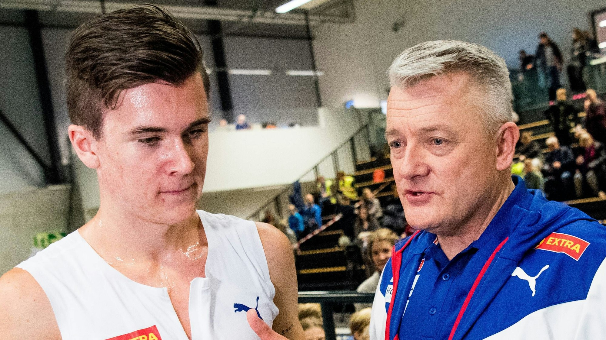 Jakob Ingebrigtsen und sein Vater Gjert bei einem Leichtathletik-Meeting.