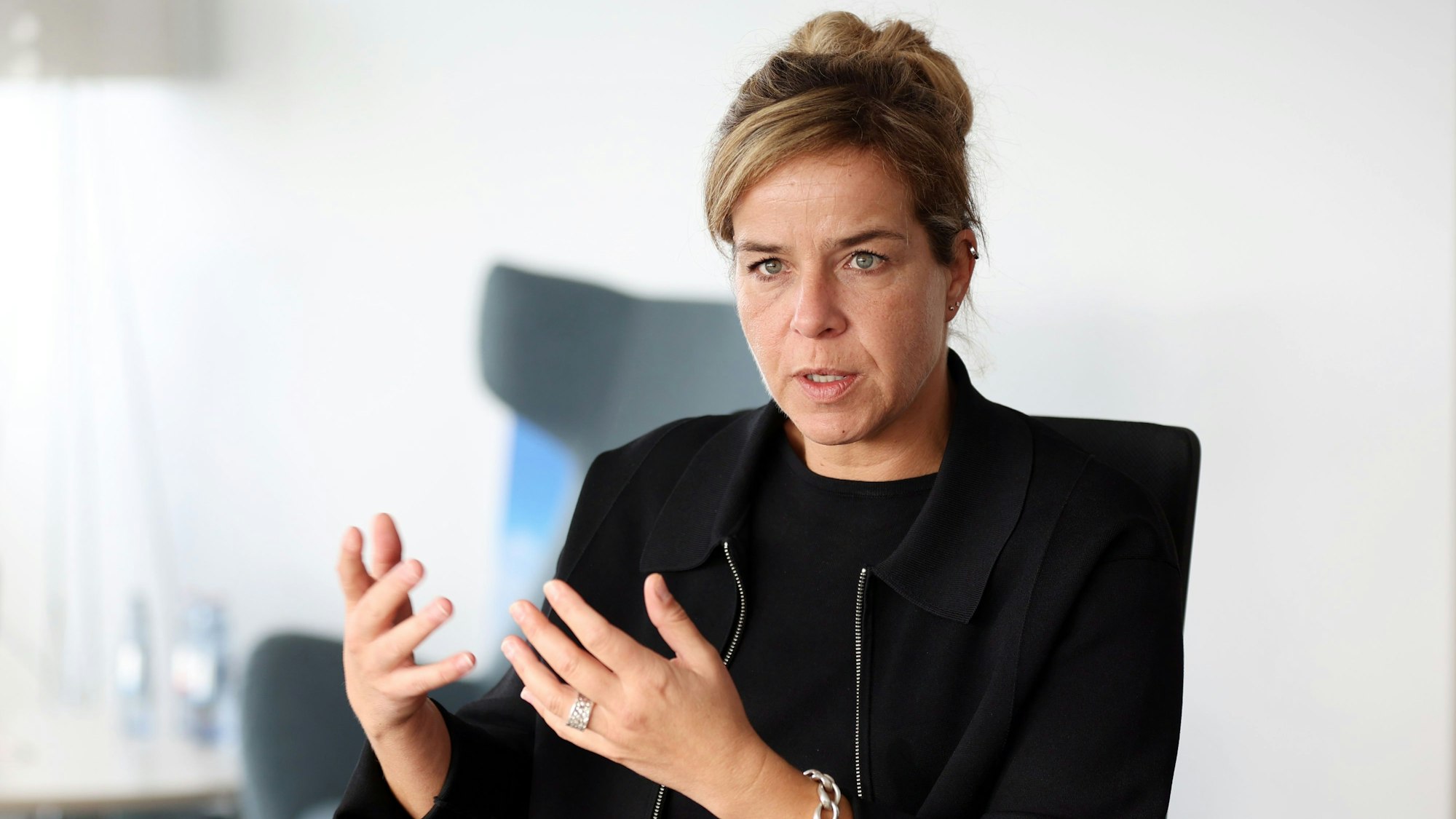 Interview mit NRW-Wirtschaftsministerin Mona Neubaur im Düsseldorfer Wirtschaftsministerium