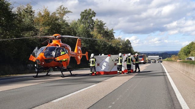 Schwerer Unfall auf der A3 mit einer lebensgefährlich verletzten Frau bei Bad Honnef.