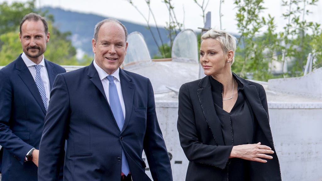 Fürst Albert II. von Monaco und Fürstin Charlenevon Monaco bei einem Norwegen-Besuch im Jahr 2022.