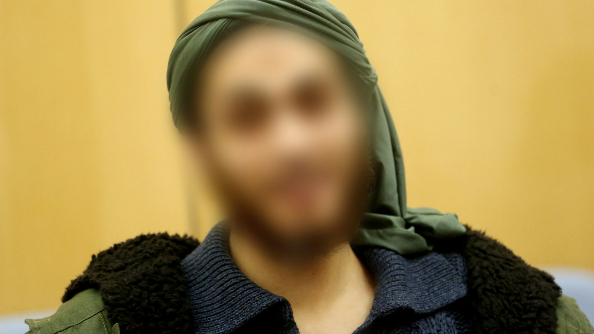 Der Islamist Tarik S. beim Terror-Prozess im Düsseldorfer Oberlandesgericht im Dezember 2016 (Archivbild).