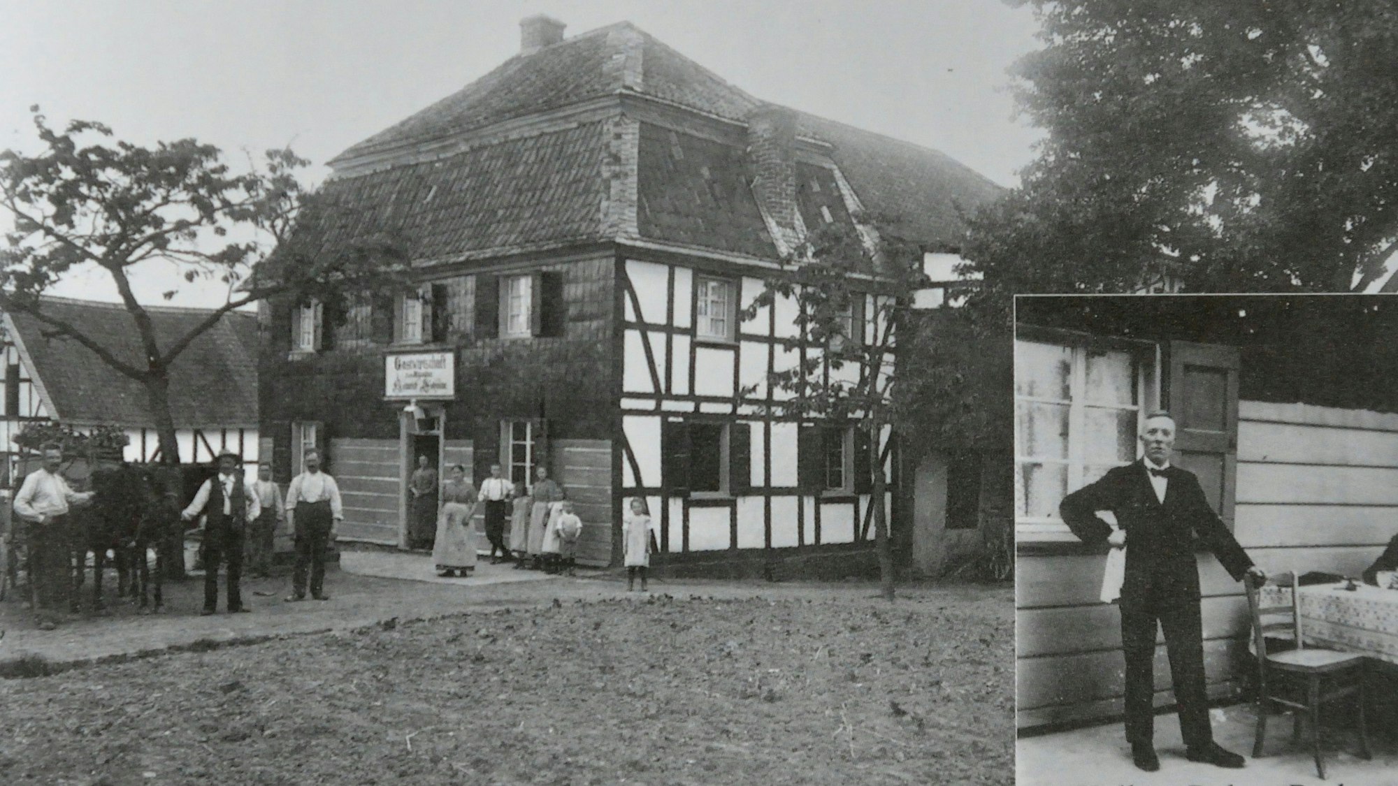 Eine historische Ansicht zeigt das Lokal „Zum Häuschen“, ein kleines Bild den Kellner Robert Roth.