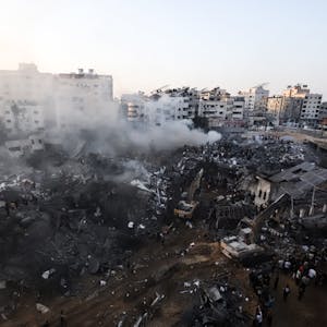 Gaza-Stadt: Blick auf die Zerstörung, die durch einen israelischen Luftangriff verursacht wurde. 
