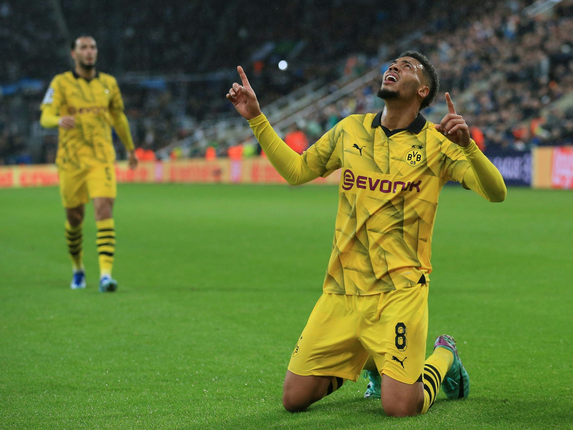 Fußball: Champions League, Newcastle United gegen Borussia Dortmund. Dortmunds Felix Nmecha jubelt nach seinem Tor zum 0:1.