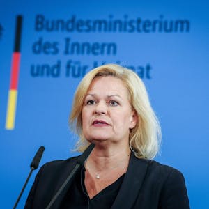 Nancy Faeser (SPD), Bundesministerin für Inneres und Heimat, stellt in einer Pressekonferenz den Entwurf des so genannten Rückführungsverbesserungsgesetzes vor.