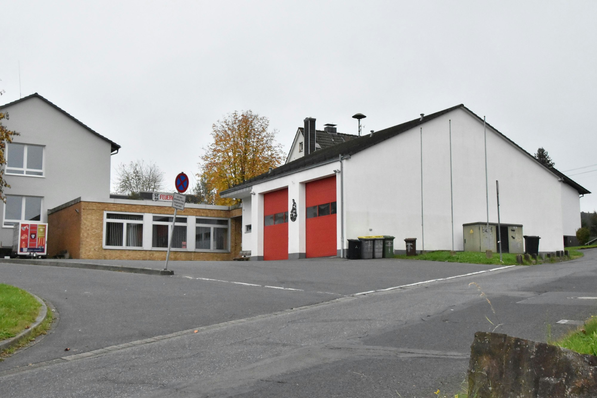 Das stark verwinkelte aktuelle Feuerwehrhaus Dattenfeld.