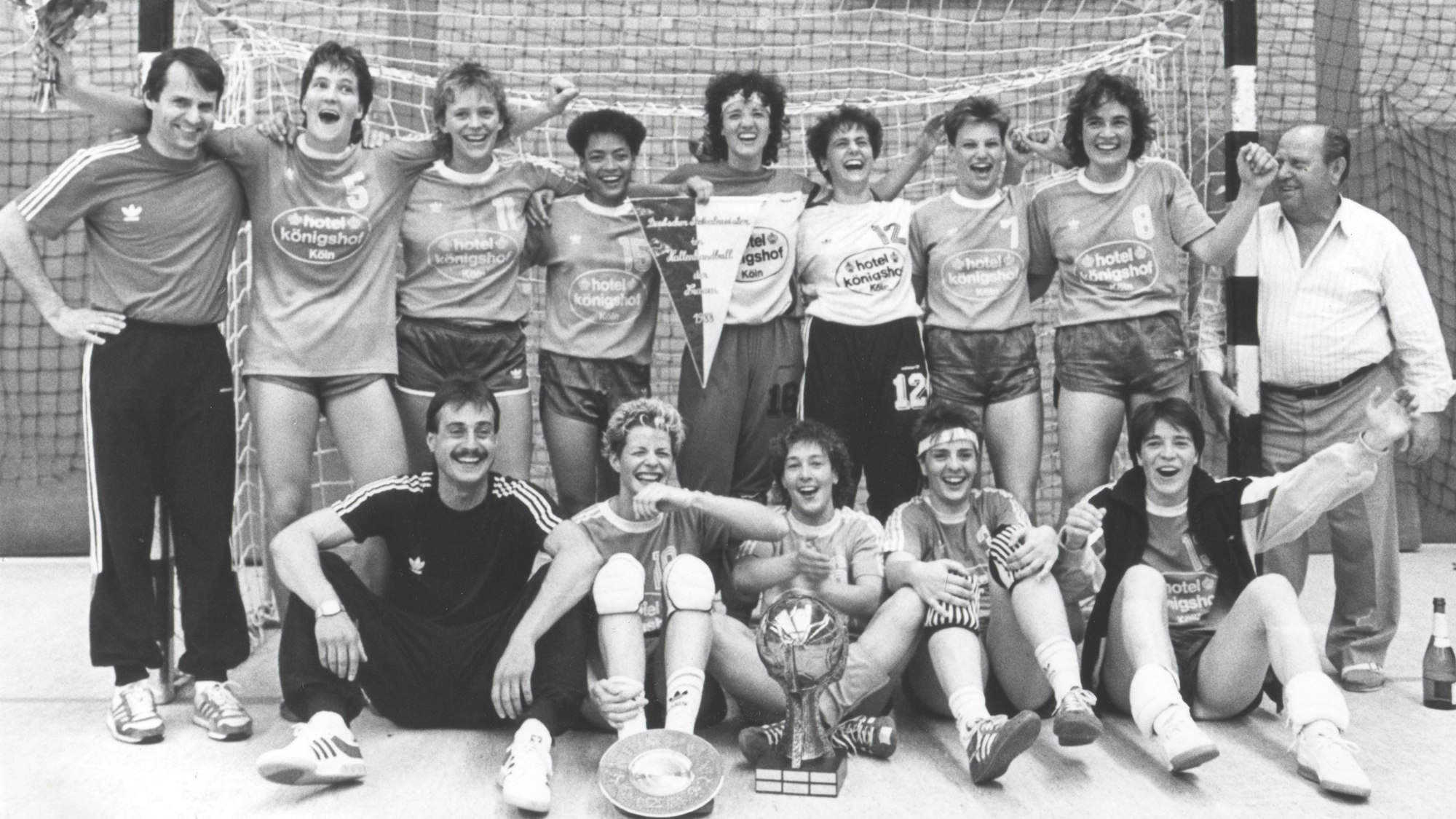 Mannschaftsfoto der Bundesliga-Frauen des VfL Engelskirchen.