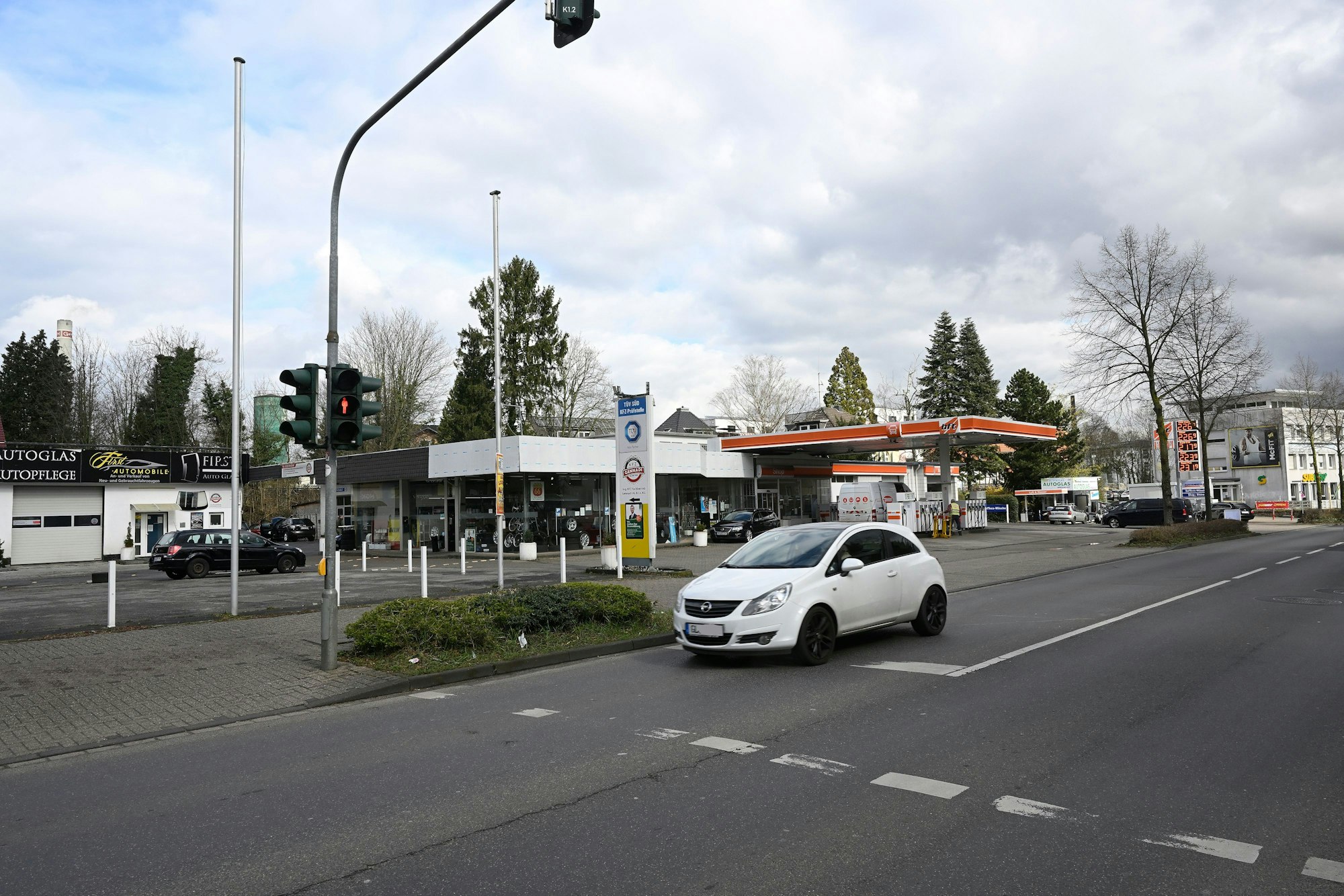 Das Foto zeigt die Mülheimer Straße im Stadtteil Gronau