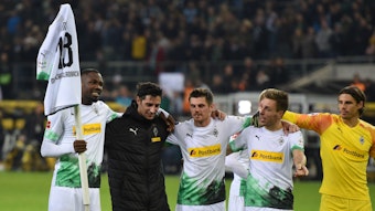Die Spieler von Borussia Mönchengladbach bejubeln einen Sieg im Borussia-Park.