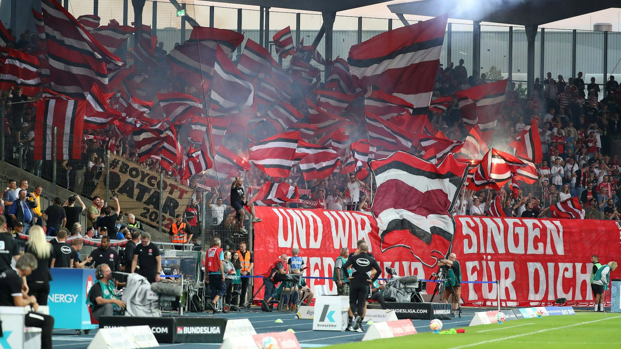 Fans von Fortuna Düsseldorf beim Auswärtsspiel am 20. August 2022 in Braunschweig.