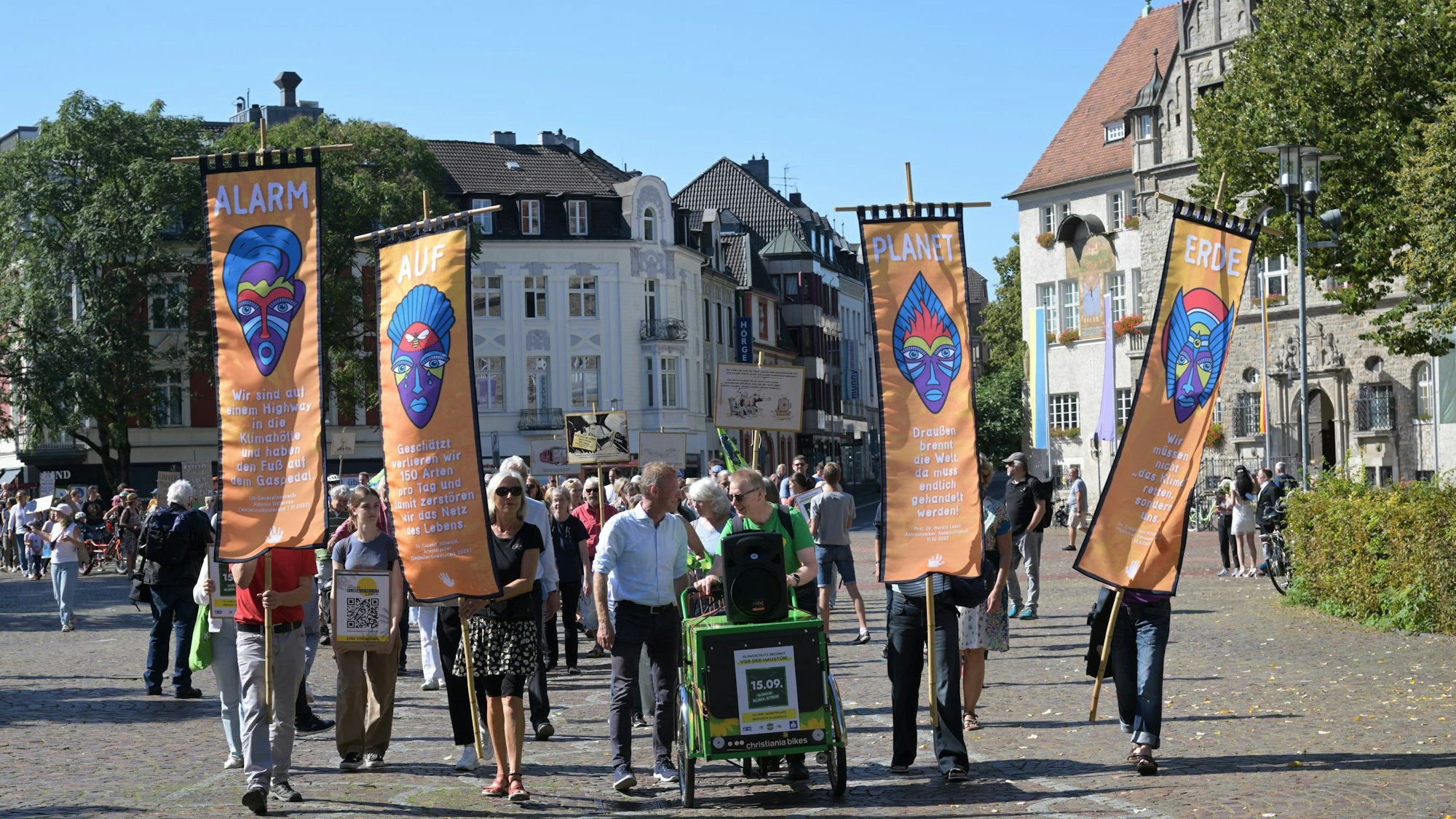 Das Foto zeigt eine Demonstration von Fridays for Future in der Gladbacher Innenstadt.