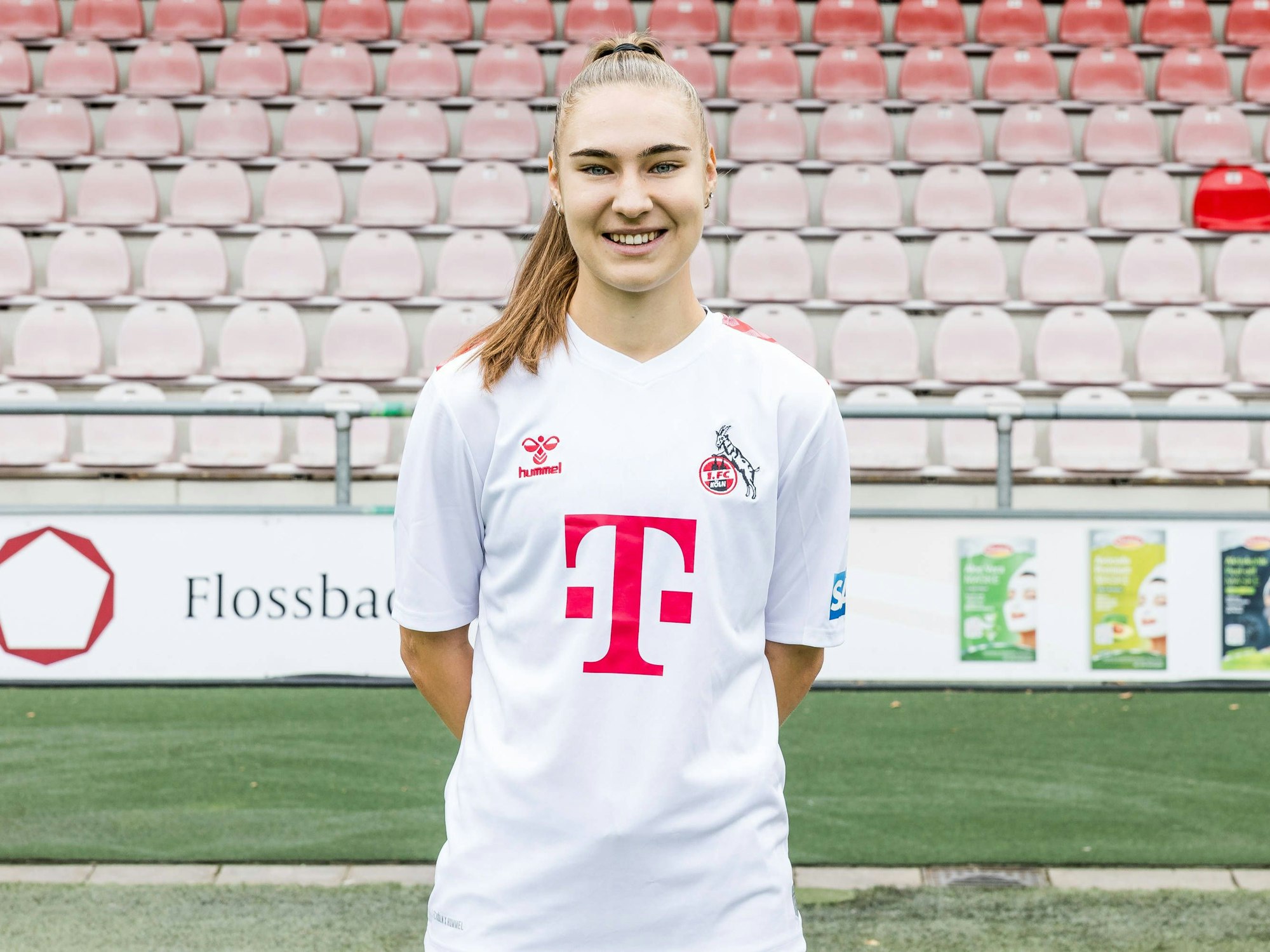 Alena Bienz im FC-Trikot.