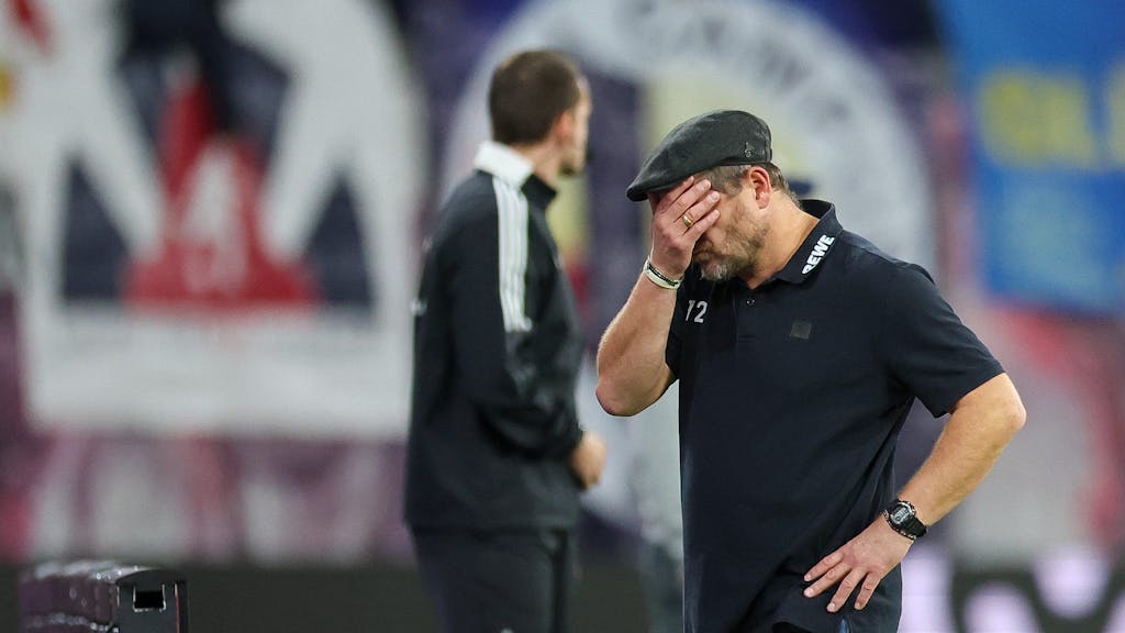 Kölns Trainer Steffen Baumgart reagiert nach dem 2:0 enttäuscht.&nbsp;