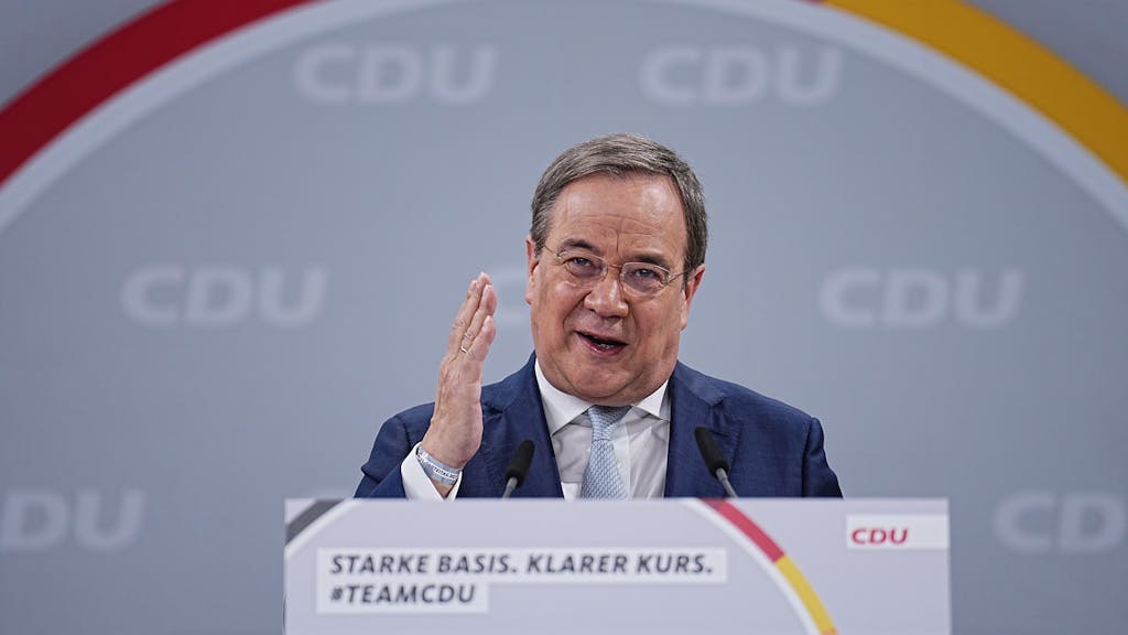 Der scheidende CDU-Bundesvorsitzende Armin Laschet spricht beim Bundesparteitag der CDU im Konrad-Adenauer-Haus. Beim 34. Parteitag der CDU soll Merz als neuer Bundesvorsitzender gewählt werden.&nbsp;