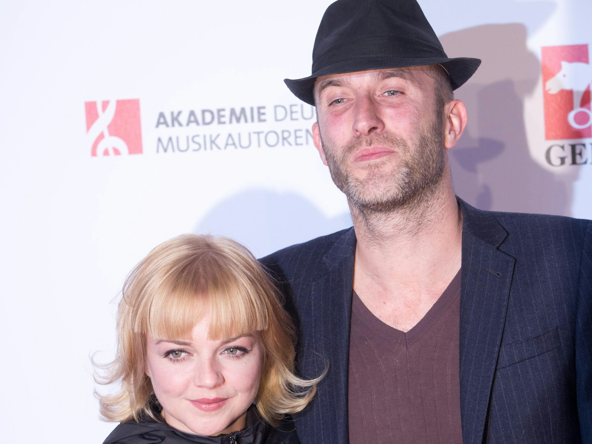 Sängerin Annett Louisan und ihr Mann Marcus Brosch kommen zur Verleihung des 7. Deutschen Musikautorenpreises am 21.05.2015 in Berlin.