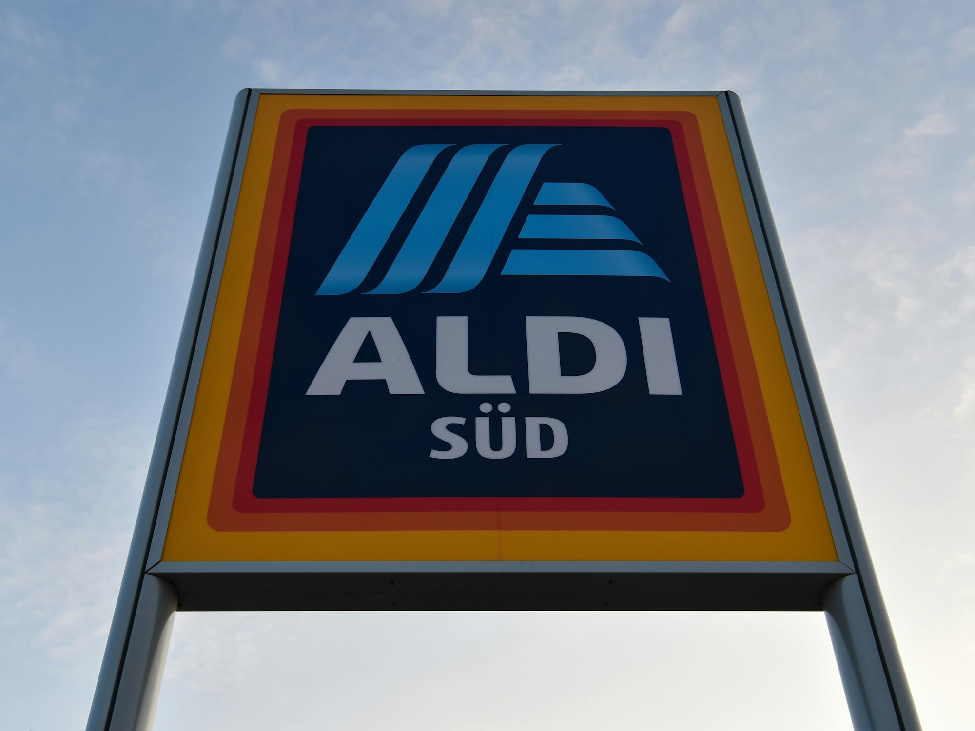 Das Symbolfoto zeigt das Aldi-Logo.