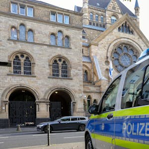 Köln: Polizeiposten vor der Synagoge in der Roonstraße