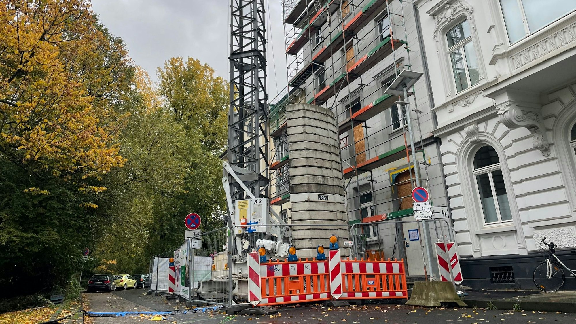 Bei Bauarbeiten am Gästehaus des NRW Landtag in Düsseldorf an der Wasserstraße sind unter einer Kellerplatte menschliche Knochen gefunden worden. 