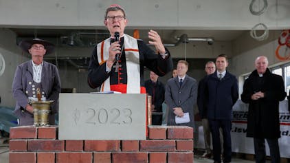 Kardinal Rainer Woelki (Mitte), hier bei der Grundsteinlegung für den Erzbischöflichen Bildungscampus in Köln-Kalk am 31. Oktober 2023