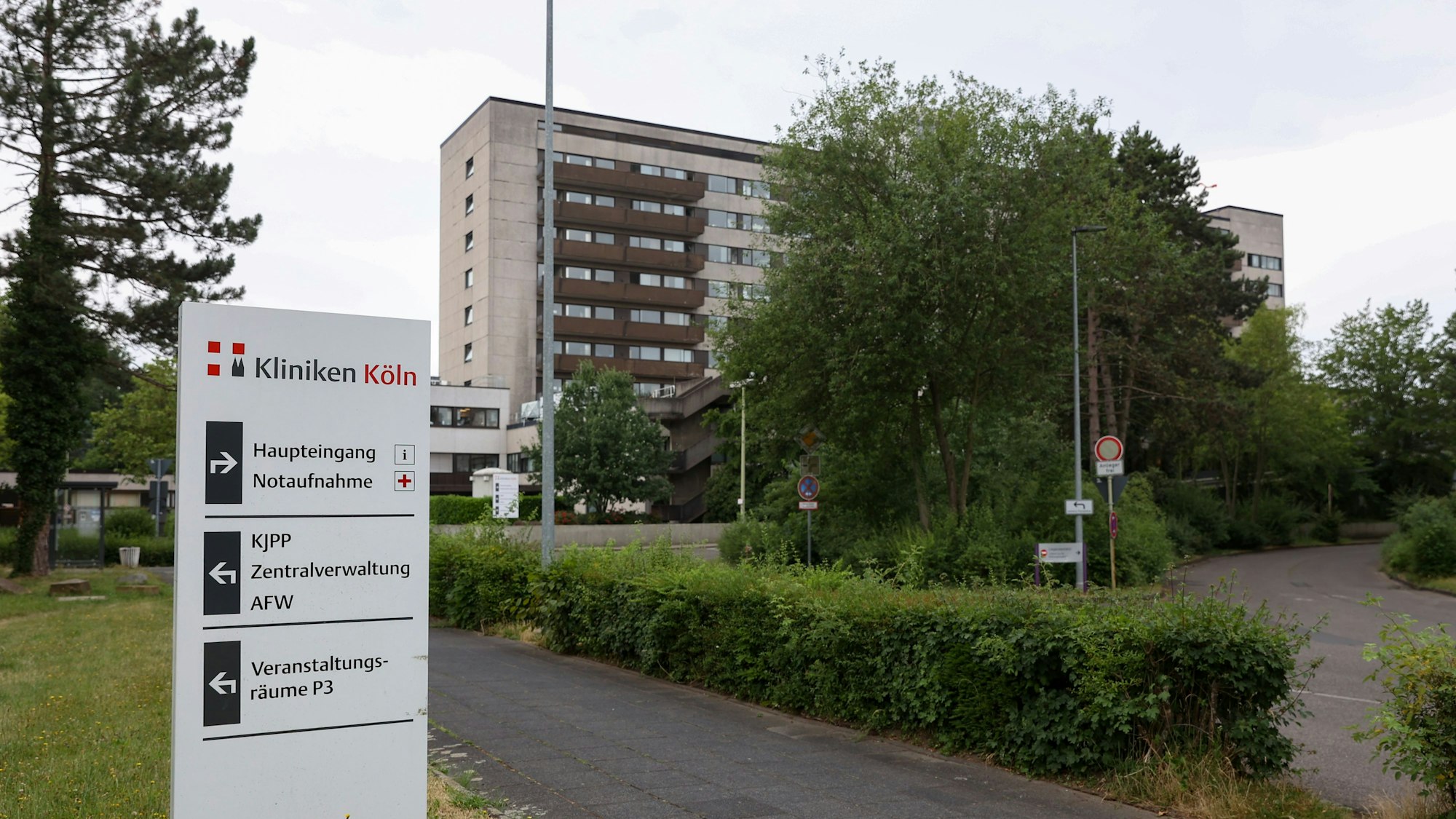 Eingang des Krankenhauses in Holweide