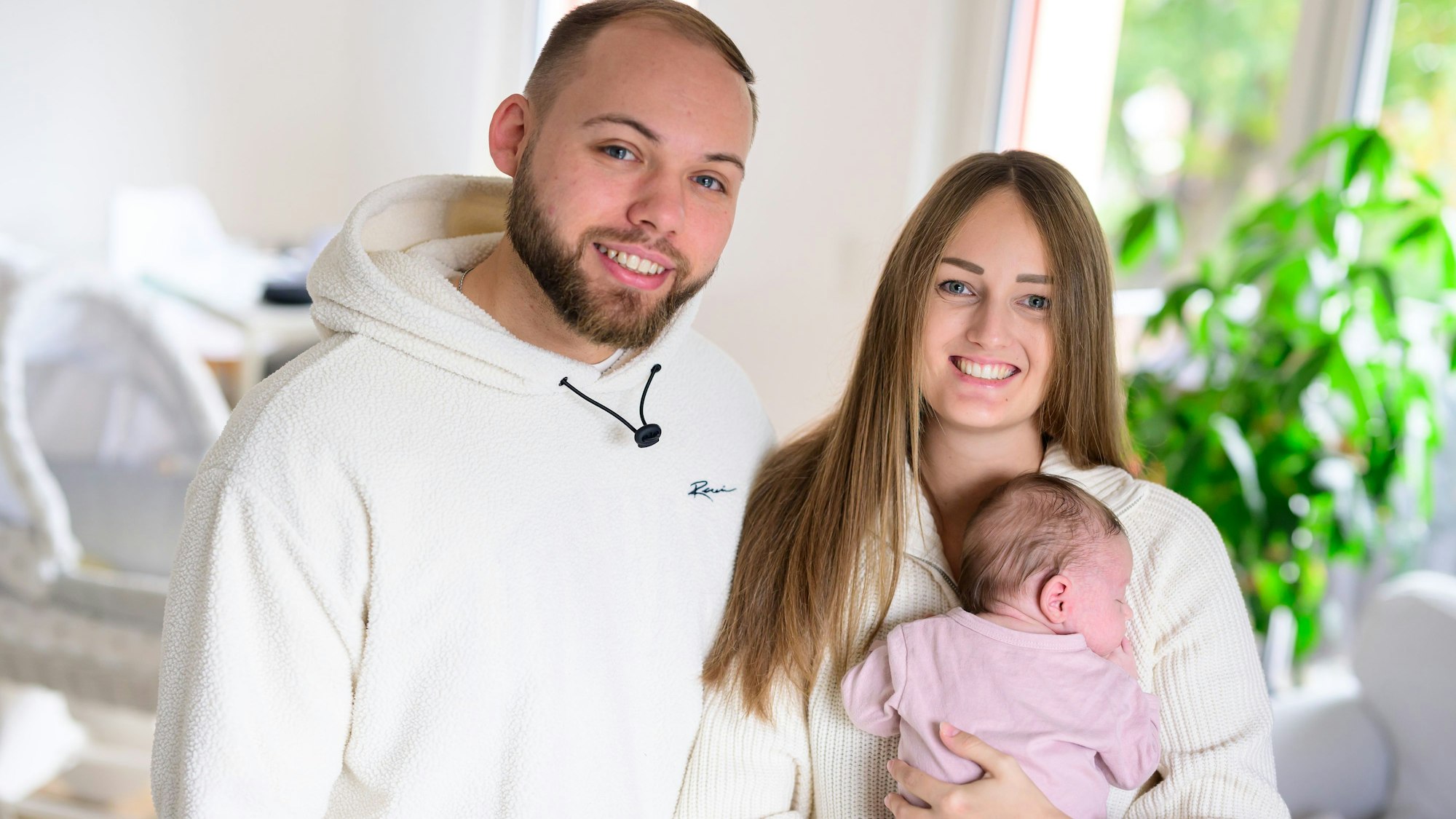 Baby Ella Sophie Sauerland und ihre Eltern