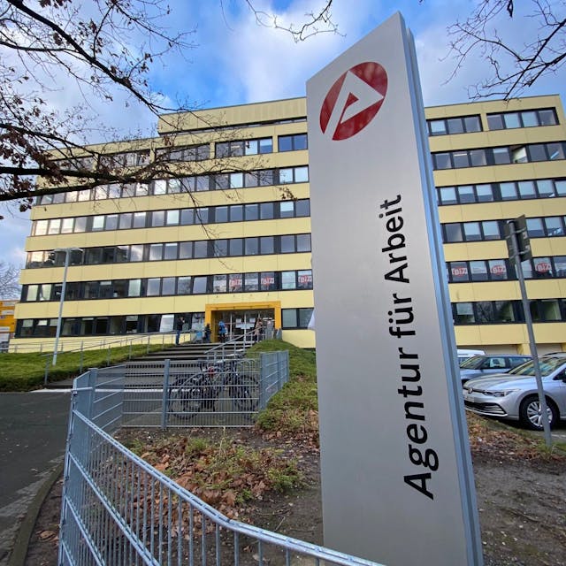 Das Foto zeigt das Gebäude der Agentur für Arbeit in Brühl.