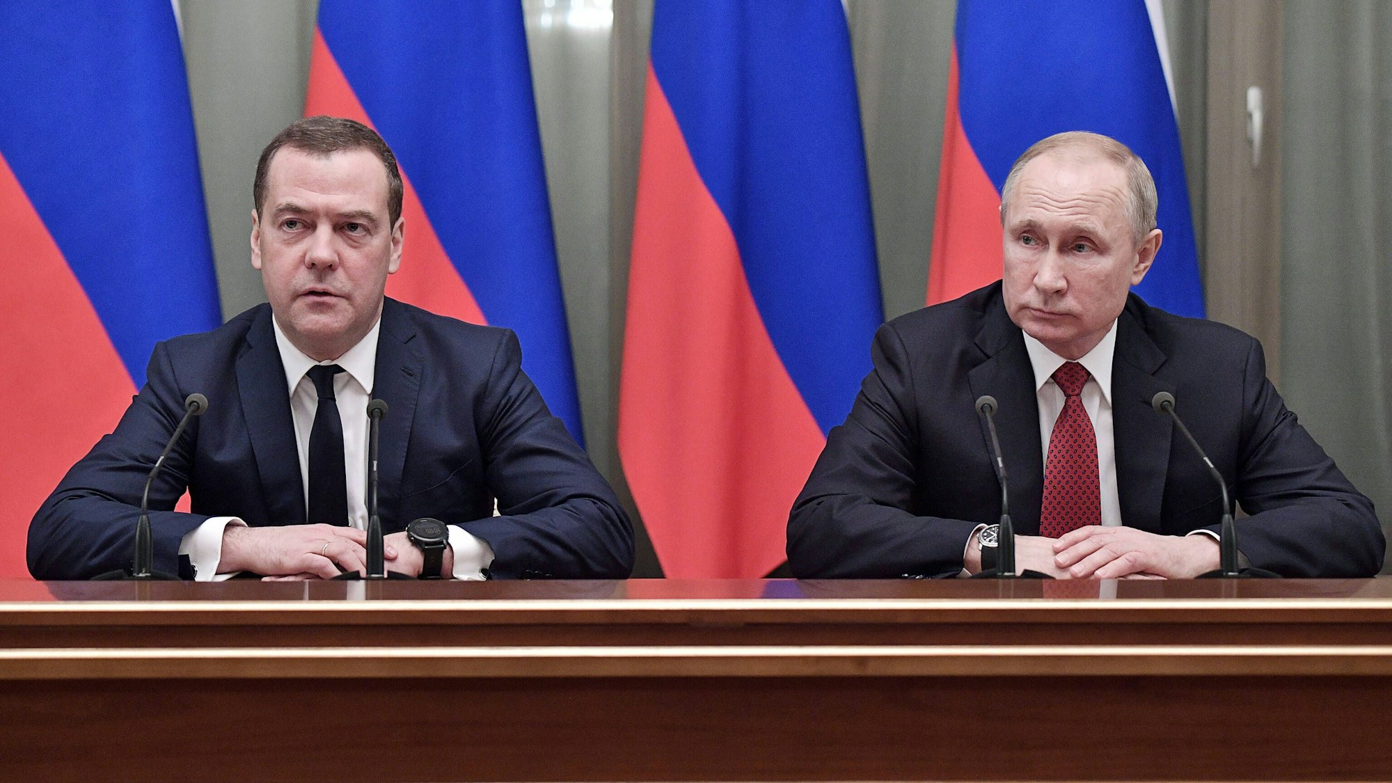 Der Vizechef des russischen Sicherheitsrats Dmitri Medwedew gilt als enger Vertrauter von Kremlchef Wladimir Putin. Nun hat Medwedew Polen mit einer „direkten Konfrontation“ gedroht. (Archivbild)