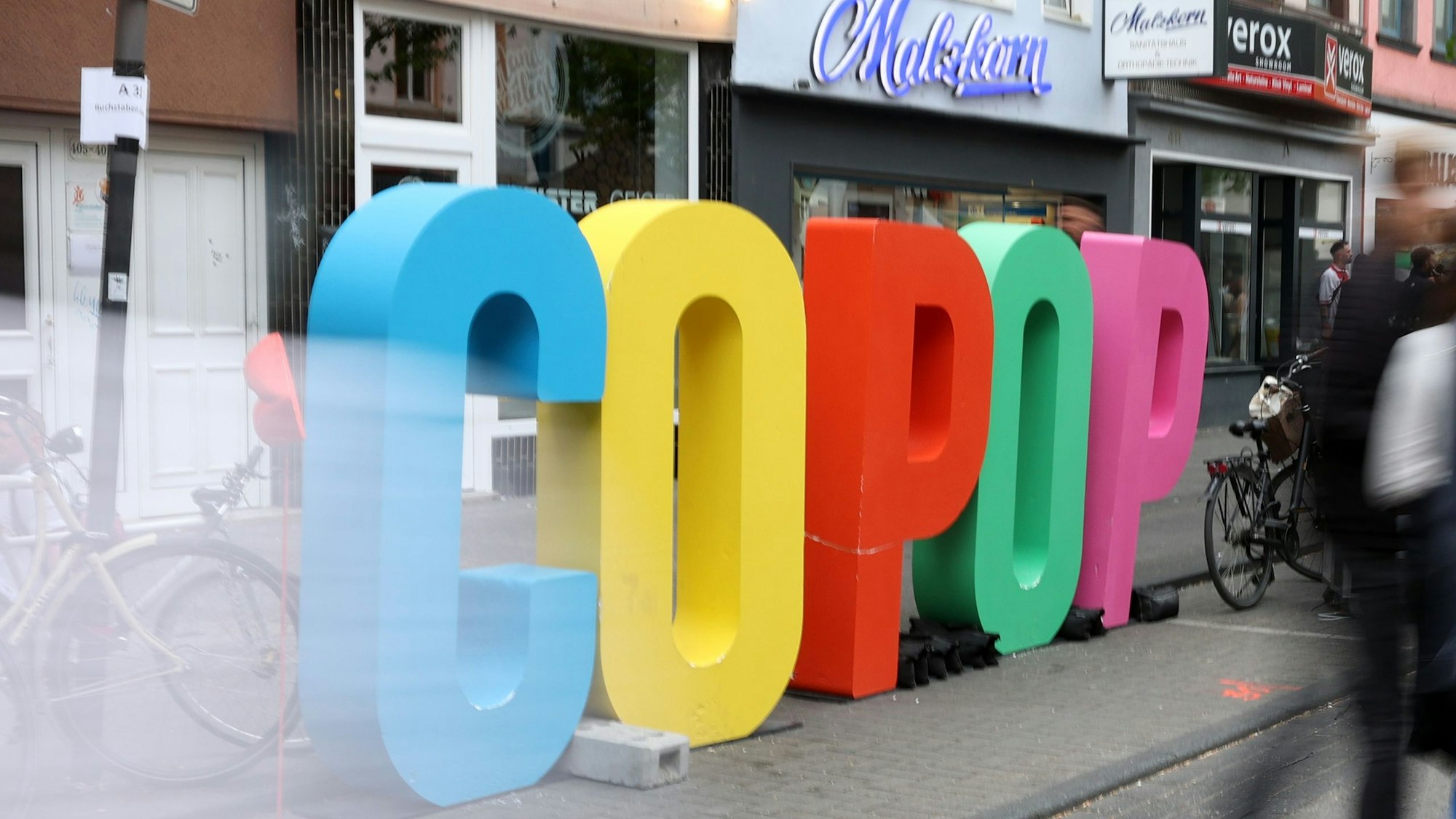 c/o Pop steht in großen Buchstaben an der Venloer Straße. (Symbolbild)