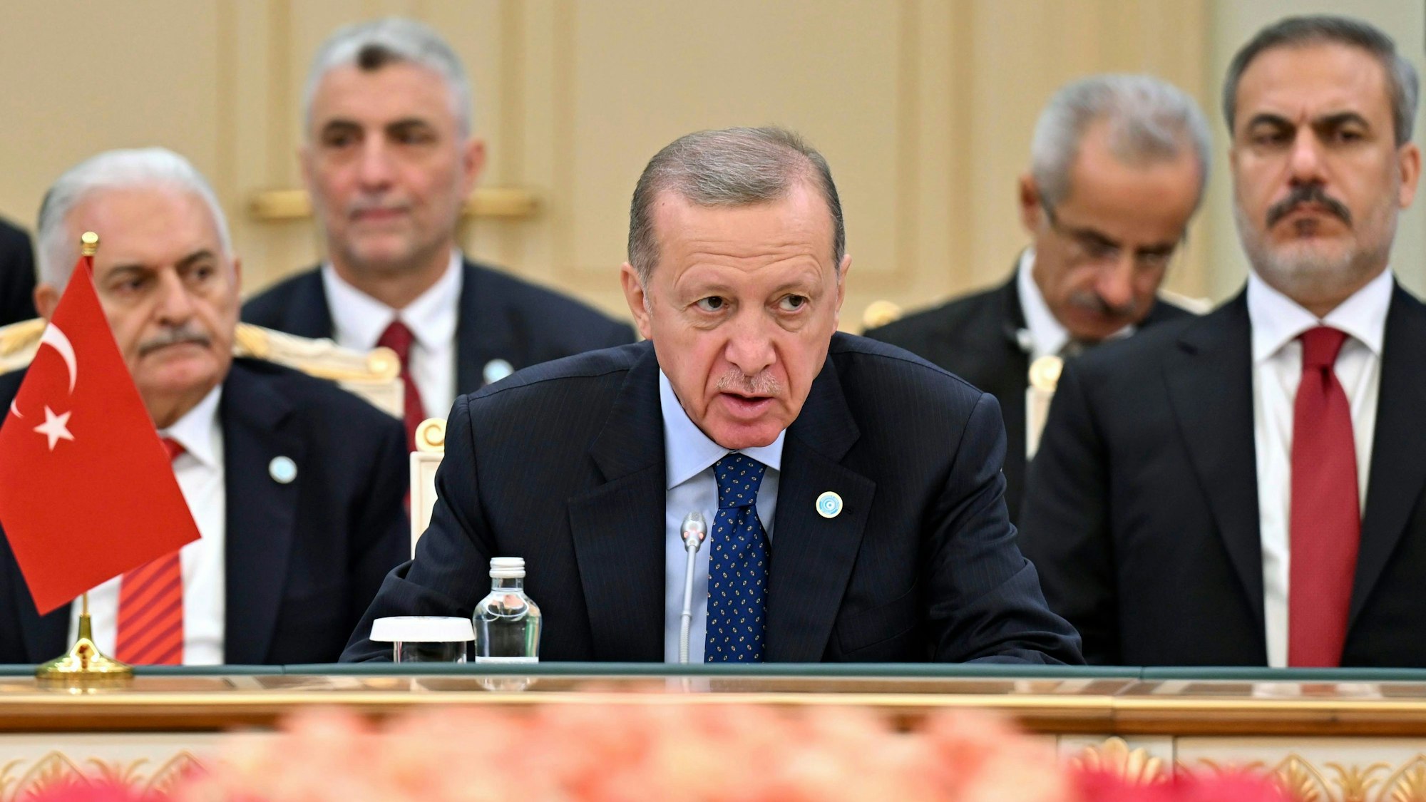 Auf diesem vom kasachischen Präsidialamt veröffentlichten Foto spricht der türkische Präsident Recep Tayyip Erdogan während eines Gipfeltreffens am 3. November im kasachischen Astana.