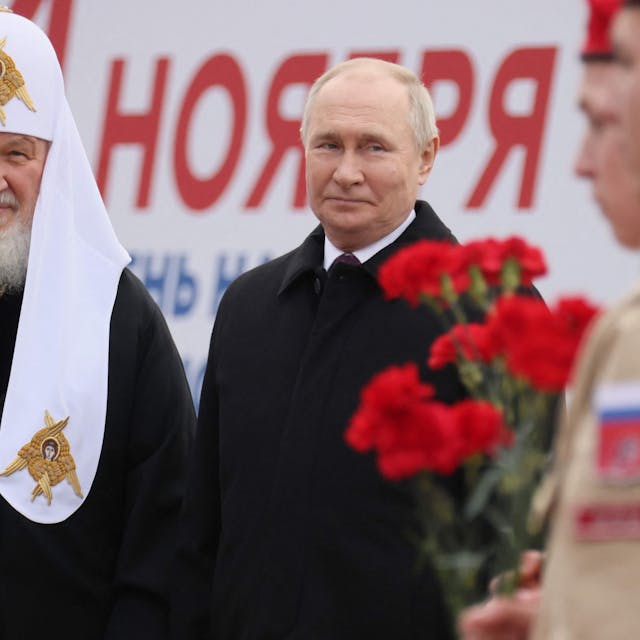 Patriarch Kiril mit dem russischen Präsidenten Wladimir Putin. Die orthodoxe Kirche und der russische Staat deuten zahlreiche christliche Werte im Ukraine-Krieg um.