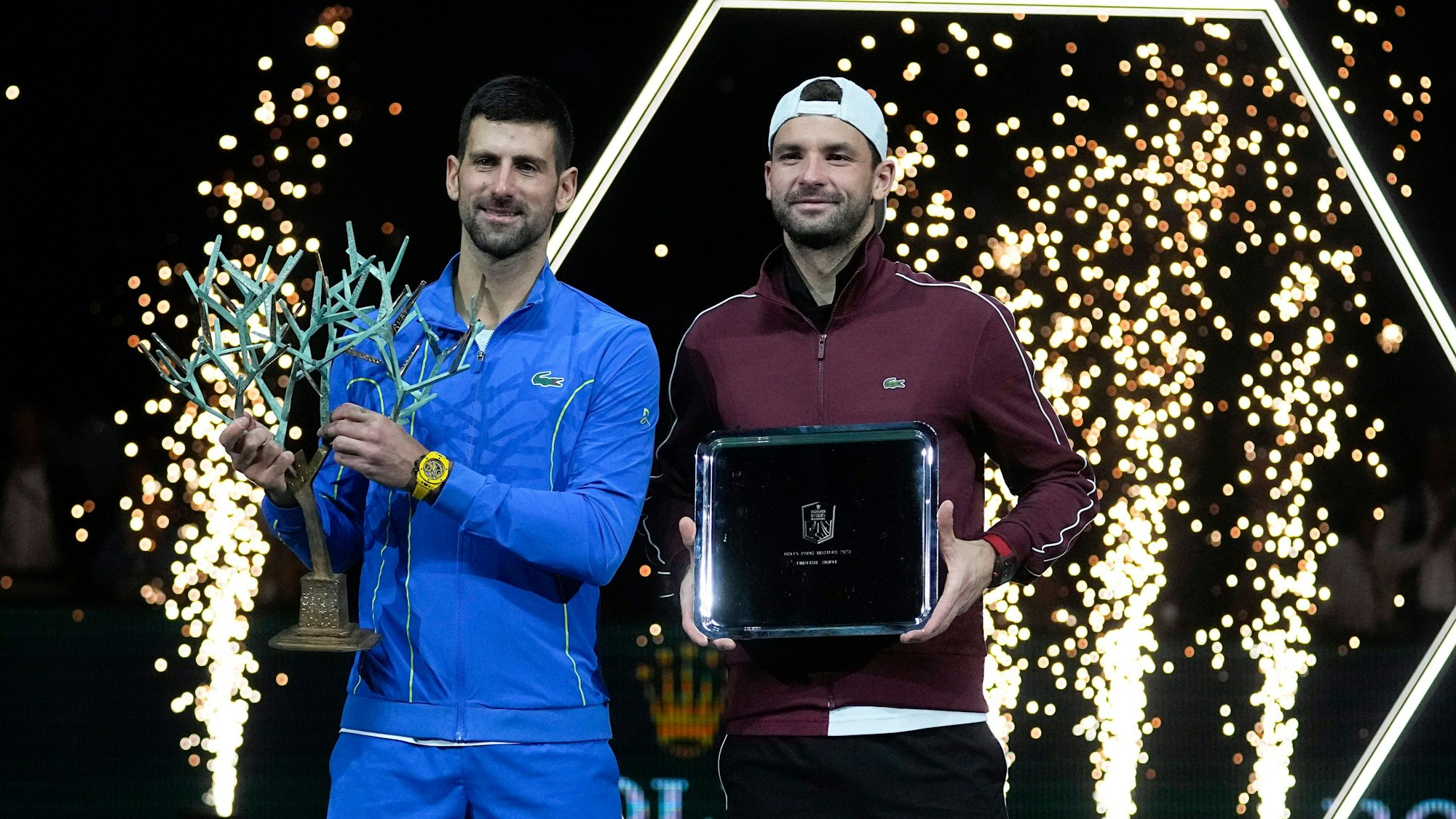 Novak Djokvic und Grigor Dimitrow bei der Siegerehrung in Paris-Bercy.