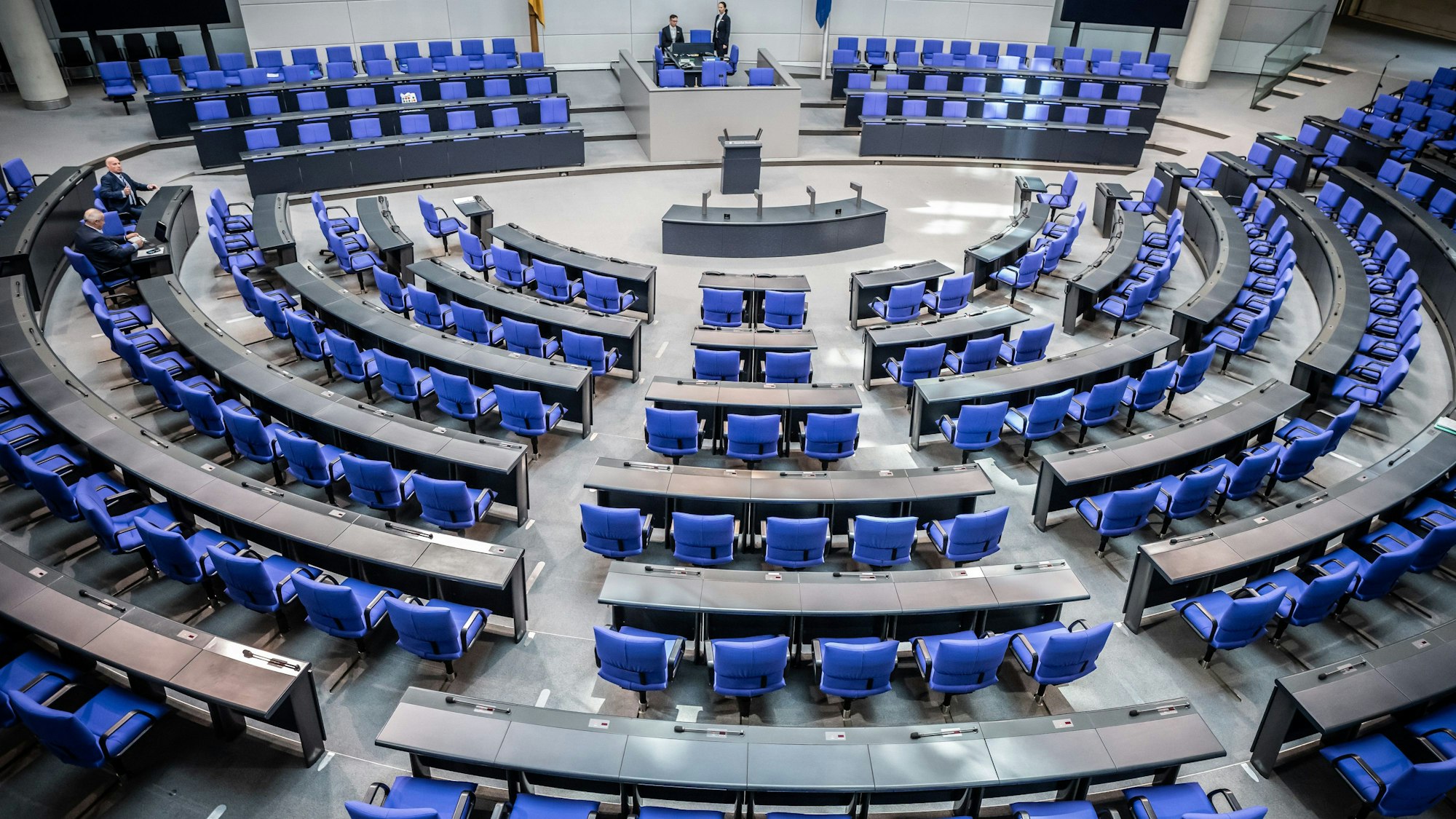 Blick in den leeren Plenarsaal vor Beginn der Sitzung im Bundestag.