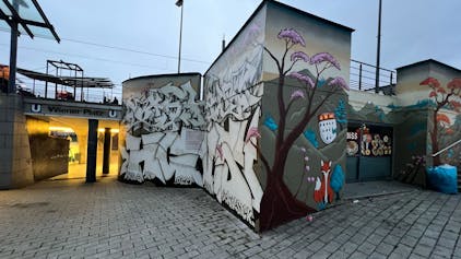 Besprayte Wände am Wiener Platz