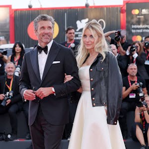 Patrick Dempsey mit seiner Ehefrau Jullian Fink bei den Filmfestspielen in Venedig 2023.