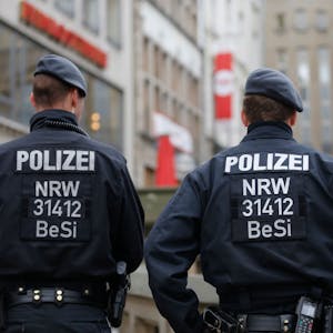 Einsatzkräfte der Polizei in Köln