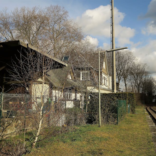 Der alte Bahnhof von Rath-Heumar an der Wikinger Straße