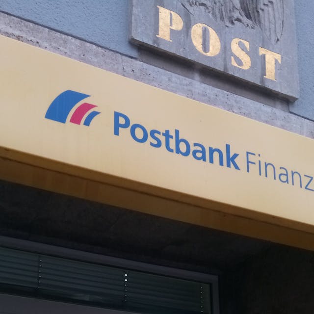 Die Postbank-Filiale an der Geibelstraße in Köln-Lindenthal