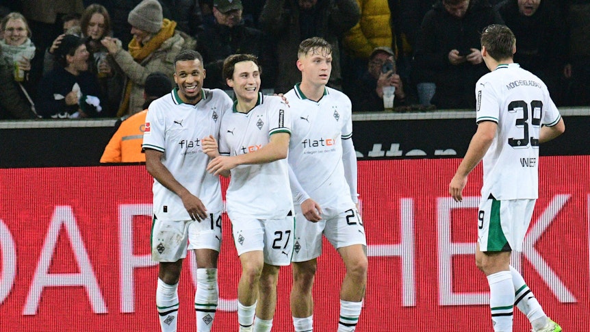 Borussia-Spieler jubeln über einen Treffer.