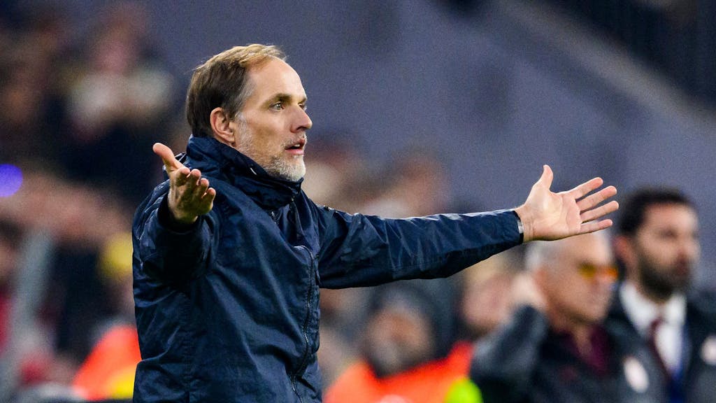 Münchens Trainer Thomas Tuchel reagiert im Spiel.
