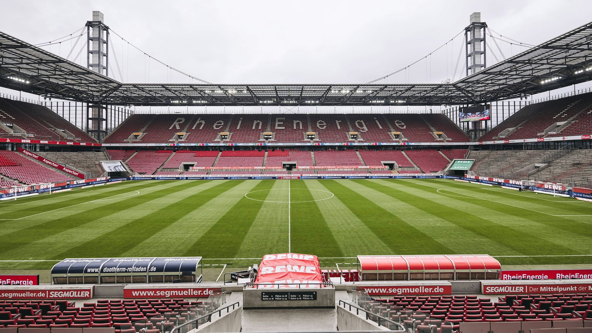 Blick ins Kölner Rhein-Energie-Stadion.