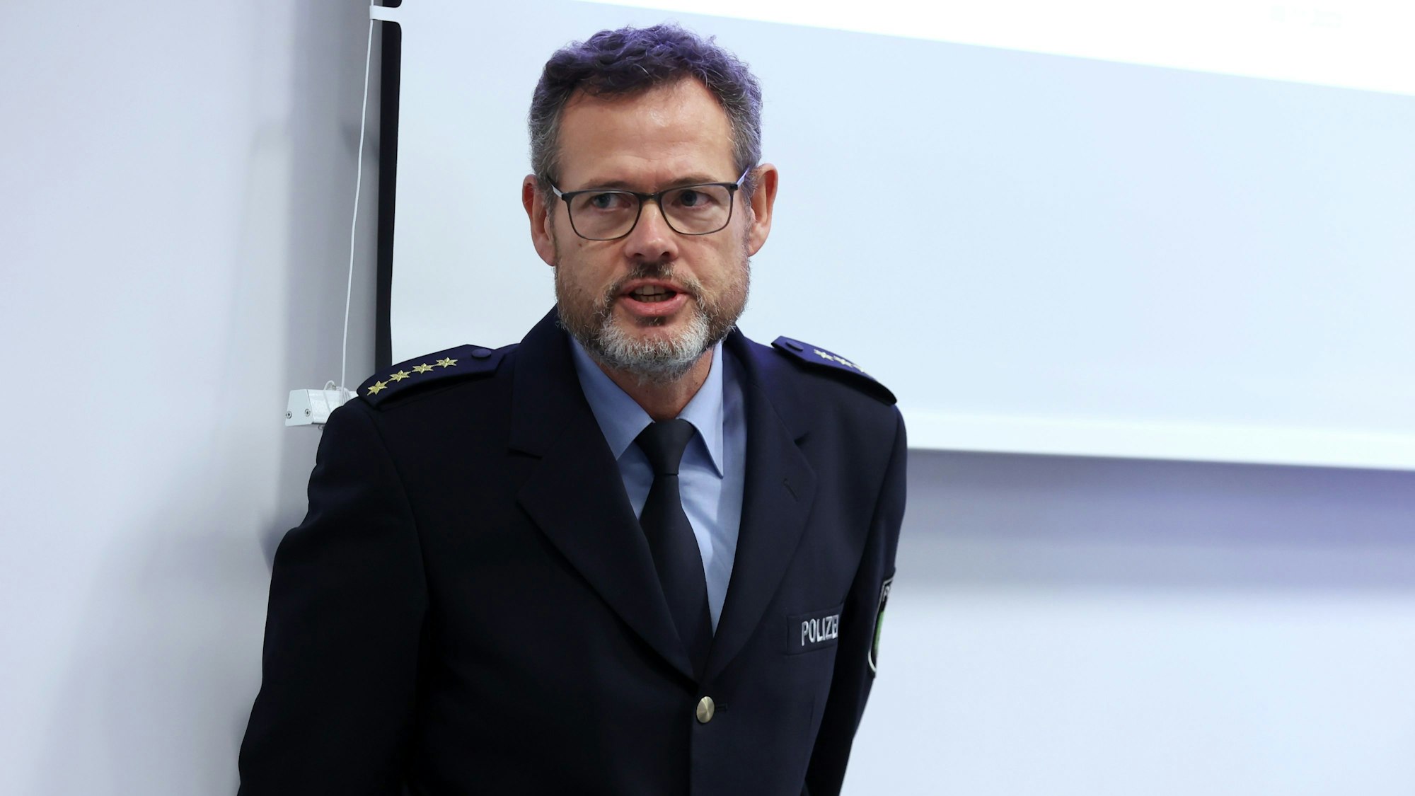 Frank Wißbaum, Polizei-Einsatzleiter, bei einer internen Einsatzbesprechung kurz vor dem 11.11.



