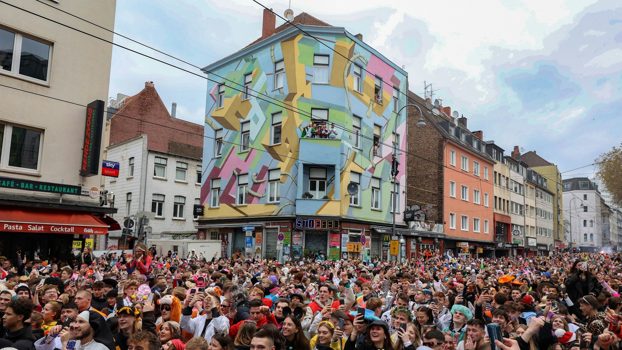 Sessionsauftakt des Kölner Karneval auf der Zülpicher Straße