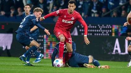 FC-Stürmer Davie Selke setzt sich gegen Bochums Patrick Osterhage durch. Selke erzielte auch das Tor zum 1:1-Ausgleich.