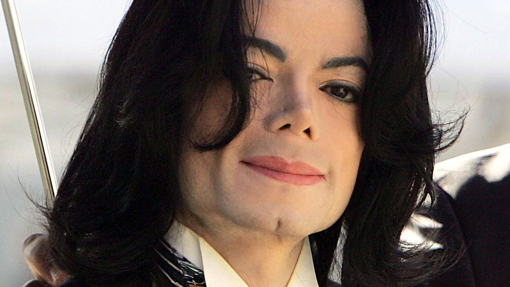 US-Popstar Michael Jackson trifft am 29.04.2005 vor dem Gericht in Santa Maria (Kalifornien) ein (Archivfoto).&nbsp;
