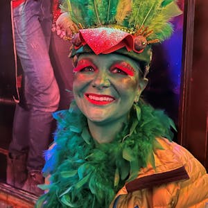 Nina Garcia im Mainzer Hof geht als grüner Papagei von Köln.