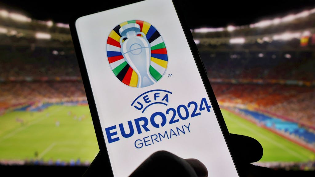 Das Logo der Uefa Euro 2024 ist auf einem Smartphone zu sehen.&nbsp;