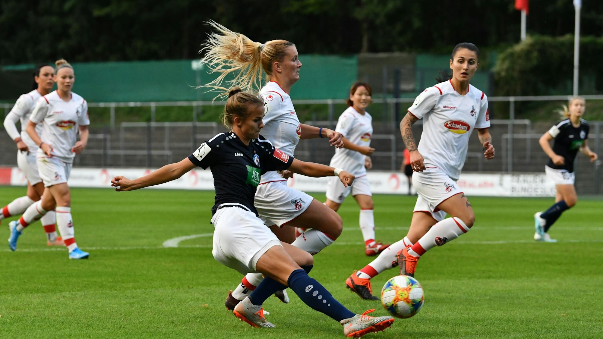 Anna Gasper bei einer Spielszene der Frauen-Bundesliga mit Turbine Potsdam gegen den 1. FC Köln am Ball.