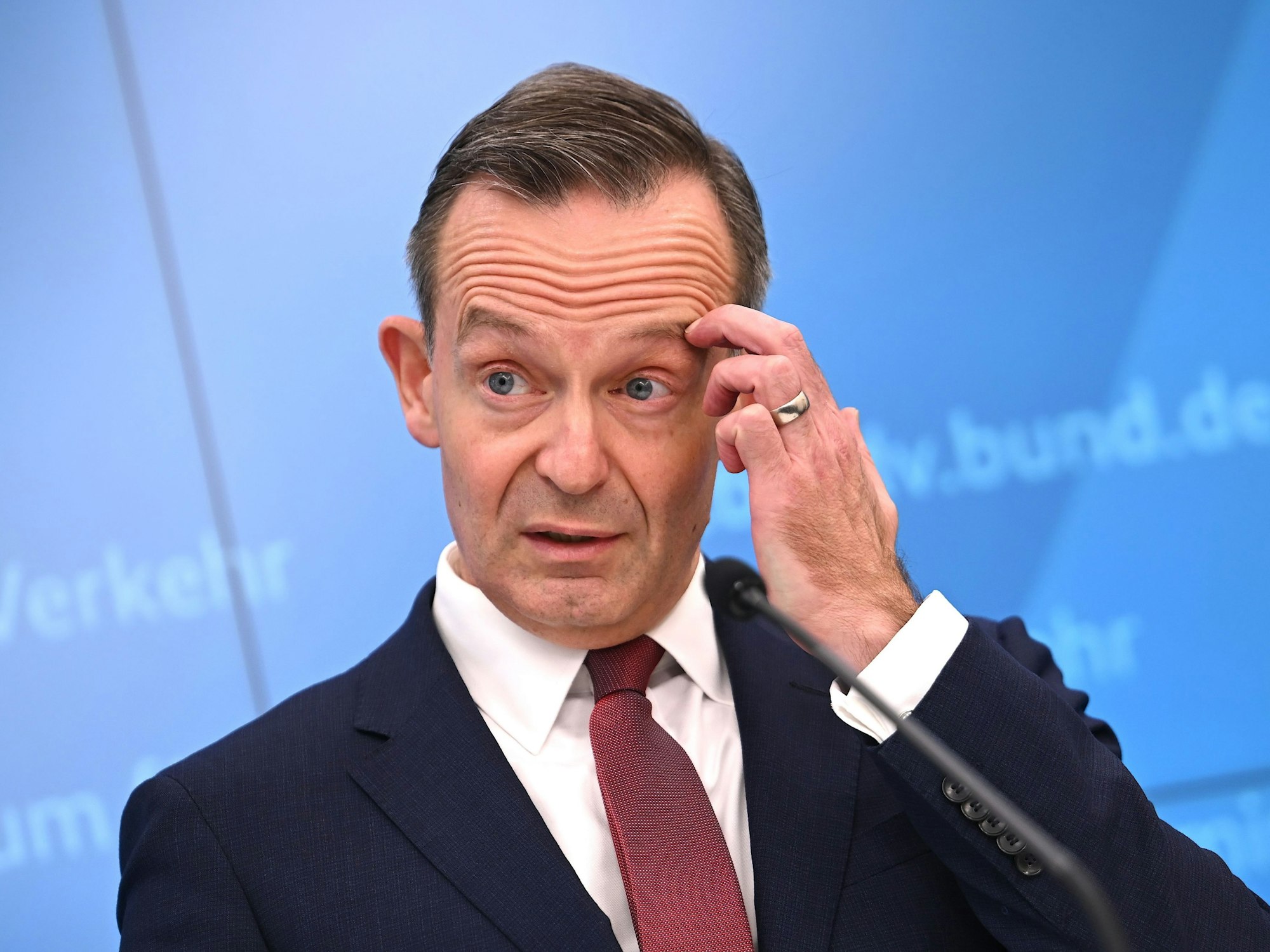 Volker Wissing (FDP), Bundesverkehrsminister, spricht bei einer Pressekonferenz zur weiteren Finanzierung des Deutschlandtickets.
